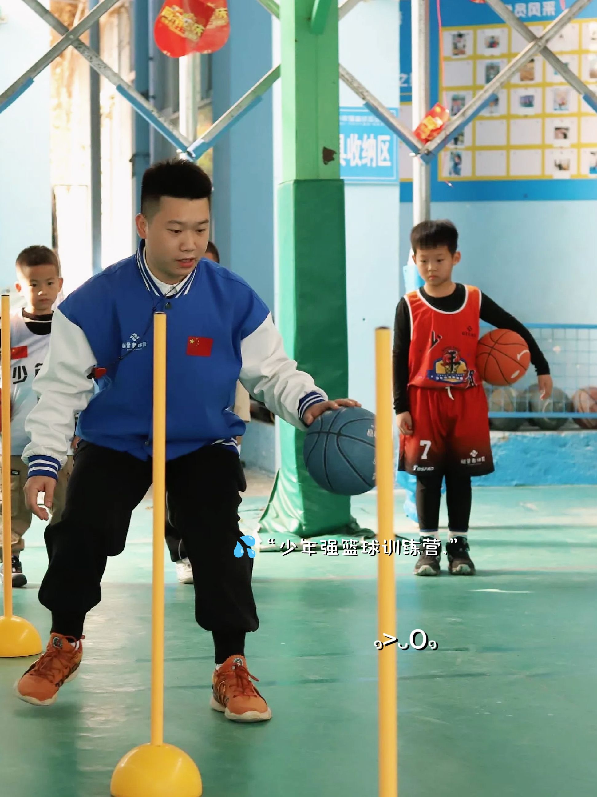 关于公牛队球员与当地学校合作举办篮球训练营的信息