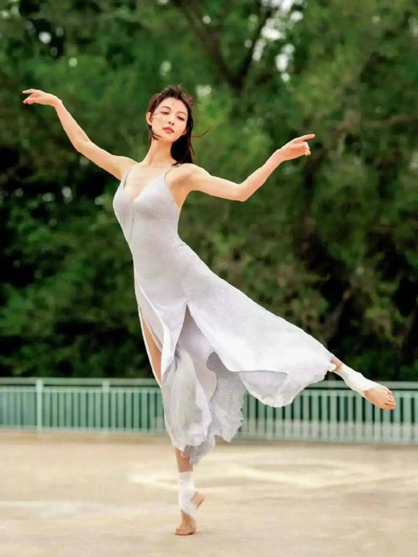 包含钟楚曦入选亚洲杯！中国女足队员实力备战的词条